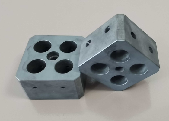 Điện áp sự cố gốm sứ SI3N4 Silicon Nitride ô tô 20-25KV / mm
