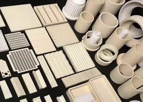 3000 MPa Sức mạnh nén Al2O3 gốm với sự mở rộng nhiệt 7,2 X 10-6 / K