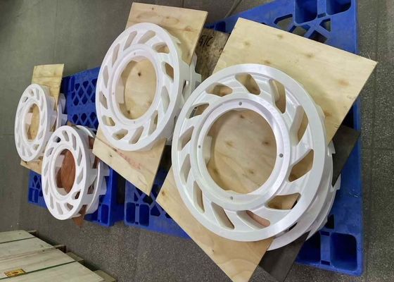 Mật độ 3.8-3.9 G/cm3 Sức mạnh uốn cong 400 MPa Al2O3 gốm để chống mòn cao cho module điện