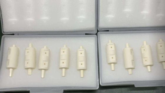 Hằng số điện đệm cao Youngs cao Modulus Al2O3 gốm Năng lượng uốn cong cao