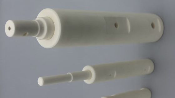 14 KV/mm Hằng số điện áp 9.6 Hàm nhôm oxit công nghiệp