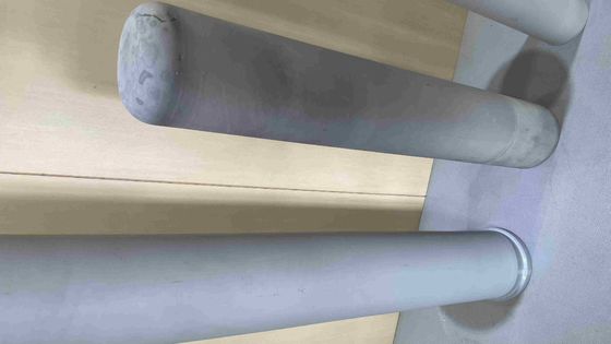 Độ tinh khiết cao Đen xám Độ bền điện dielectric Silicon nitride ống bảo vệ gốm được sử dụng trong chất lỏng axit kiềm
