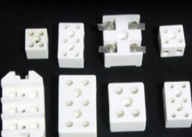 Màu trắng 2 hoặc 3 cực 24A Steatite Gốm sứ đầu nối Khối kết nối cách điện